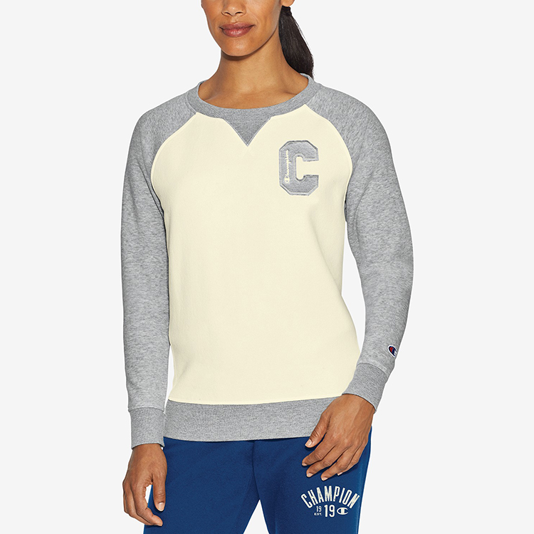 秘鲁高官假慈悲受害女童怀抱婴儿登台竟成她的政治表演